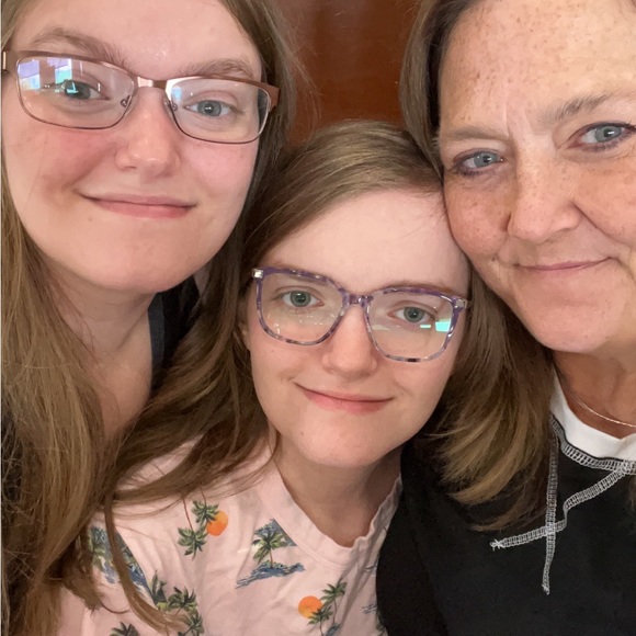 Meet your Posher, Karen - Picture 3 of 6